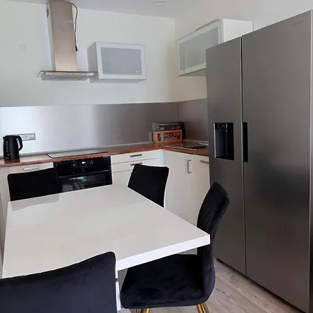 Modernes Voll Moebliertes Neubau Mit Terrasse In Ruhiger Lage Von Dodesheide