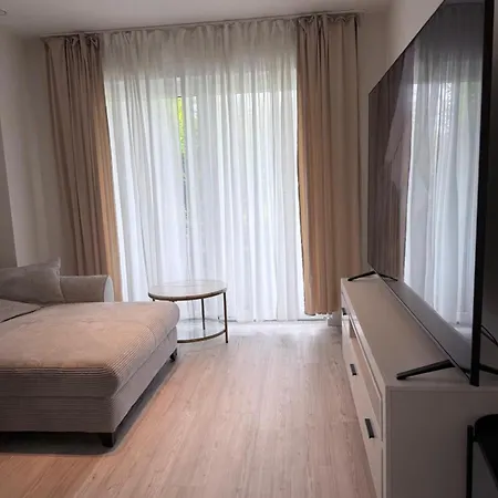 Modernes Voll Moebliertes Neubau Mit Terrasse In Ruhiger Lage Von Dodesheide